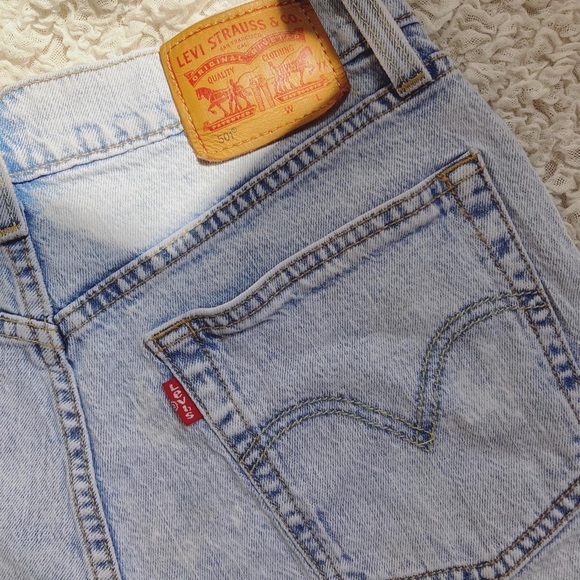 {sold} Levi’s 501 Button Fly Shorts Sz 26 - Picture 2 of 4